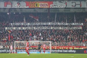 Linke fordert Kurswechsel nach Fanprotesten in Leipzig Leipziger Fußballfans demonstrieren friedlich gegen Überwachungsmaßnahmen und für Grundrechte.