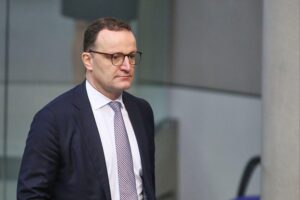 Verfahren gegen Spahn wegen Maskenkäufen eingestellt Jens Spahn im Fokus: Verfahren gegen ihn wegen Maskenkäufen eingestellt, keine Straftat gefunden.