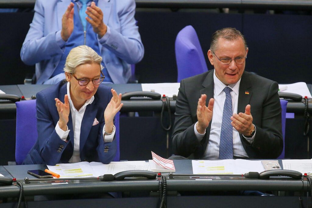 Politik: Forsa: AfD erreicht neues Allzeithoch - 4 Bürgerfragen