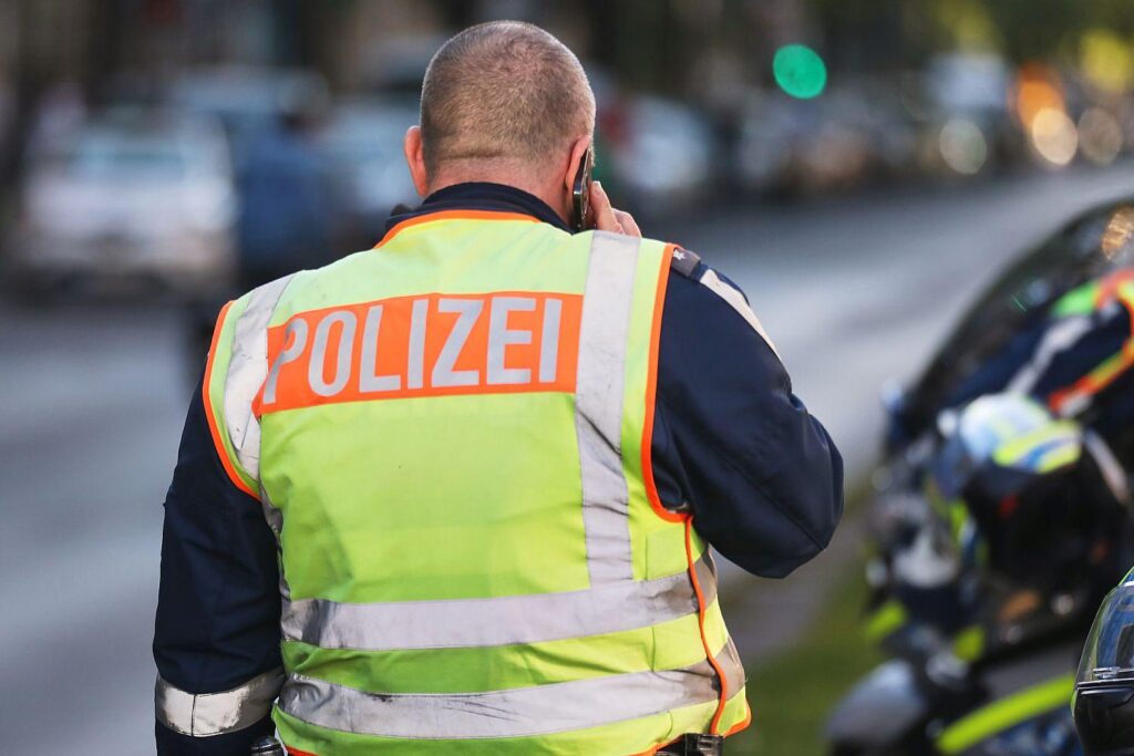 Radfahrer übersieht Rentnerin – Schwerer Unfall in Eschborn
